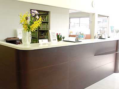 オリーブファミリーデンタルクリニックの写真4枚目:こちらで受付を行います!