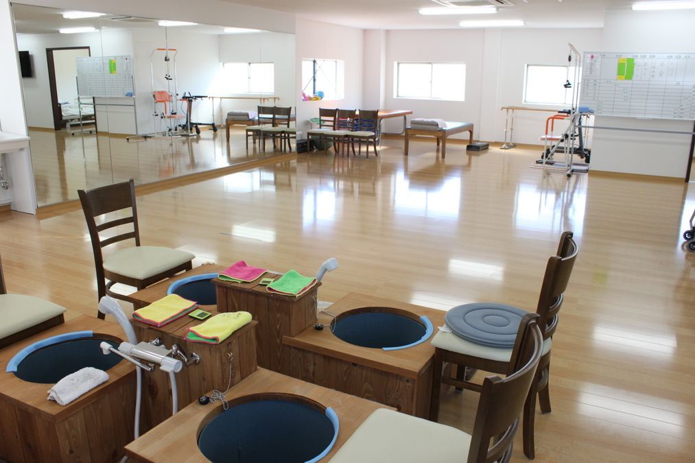 リハビリ倶楽部楽の写真2枚目：開放的な室内です