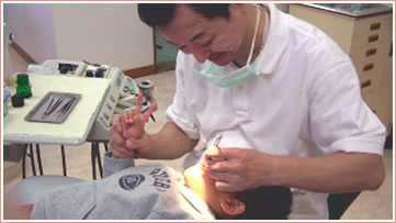 ヨネダ歯科医院（歯科衛生士の求人）の写真4枚目：こちらのお子様はピースが出るほど余裕みたいです(笑)