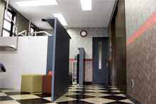 やまにし歯科の写真3枚目:【診療室】ユニットごとに仕切りを設け、ゆったりとしたスペースでプライバシが保てます