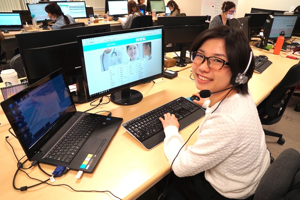 株式会社メドレー（医療事務/受付の求人）の写真3枚目：先輩スタッフがしっかりとサポートしますよ