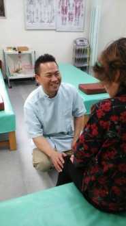 呉鍼灸整骨院の写真3枚目：利用者様に明るい笑顔で接することにも力を入れています！