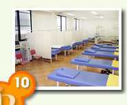 上地整形外科クリニックの写真2枚目:リハビリ室はなんと100㎡以上! もちろんリハビリ設備も最新のものをそろえています