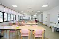 ユーミーケアたかのこの写真4枚目:食堂は広々としています