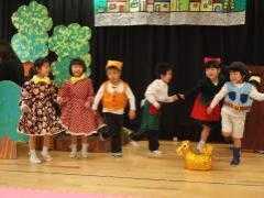 練馬区立東大泉第三保育園の写真3枚目：歌や合奏などお子さんの成長した姿を披露します