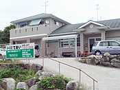 デイサービスであいの華(介護職/ヘルパーの求人)の写真:閑静な住宅街に面し、油山を眺めながらアットホームなデイサービスです♪