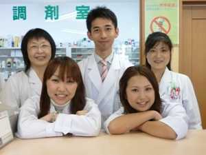 ヤマダ薬局【西新井支店】(薬剤師の求人)の写真:親しみやすいスタッフがお待ちしています!