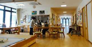 高齢者複合施設アゼリアの写真2枚目:アットホームな雰囲気の施設内