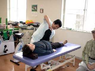 医療法人広瀬医院（介護職/ヘルパーの求人）の写真3枚目：機能訓練で日常の生活動作を改善します