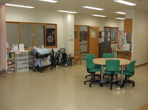 ショートステイ こうのとりの写真2枚目:こちらは、ステーションです。利用者の方のご要望に迅速に対応できるように努めています!