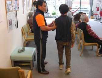 ベンタスリハビリティサービス天白の写真2枚目:良い姿勢で歩くための足トレです