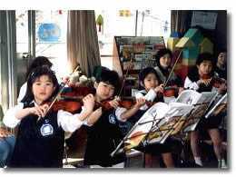 蒲田音楽学園保育園の写真2枚目:発表会の様子です♪