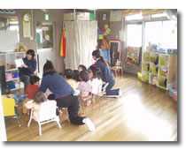 蒲田音楽学園保育園の写真4枚目:苑内は明るくて広いですよ♪