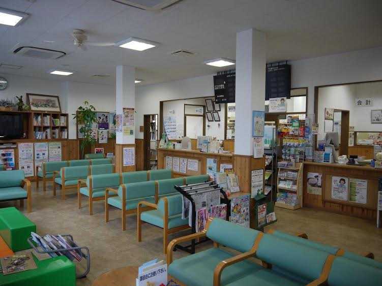 すずらん調剤薬局の写真5枚目：広々とした待合室です
