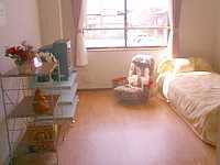 コミュニケアガーデン碧南の写真2枚目:室内は日当たりもよく明るい雰囲気です