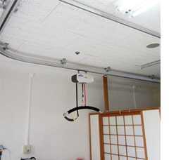 特別養護老人ホーム甲寿園の写真3枚目:天井走行リフトを設置するなど労働環境の改善にも積極的