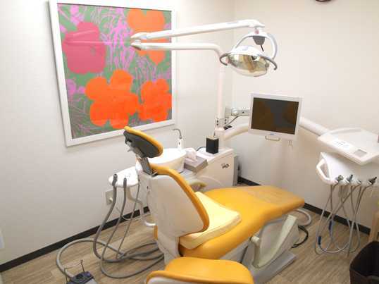 医療法人社団星友会 星野歯科駒沢クリニック(歯科衛生士の求人)の写真2枚目:モニターを使ってわかりやすく説明いたします