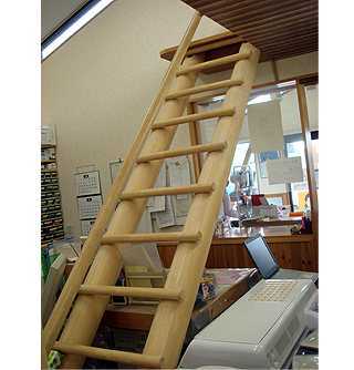 つくし薬局本店の写真2枚目:ロフトには調剤用の消耗品や過去の処方せんなどを保管しています