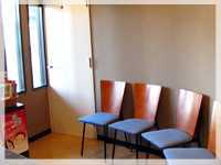 ひかり歯科クリニックの写真3枚目:落ち着いたつくりの待合室です