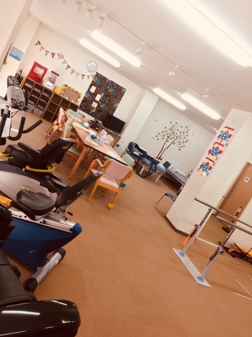 やつかリハビリデイサービスの写真3枚目:短時間ながらアットホームで専門的なリハビリを目指しています。