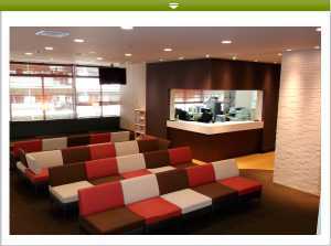 豊洲腎透析クリニックの写真2枚目:明るくきれいなロビー