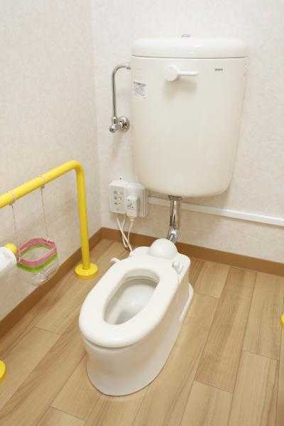 たけのこ保育園の写真2枚目：ひろびろとした園内は保育しやすい設備が整っています