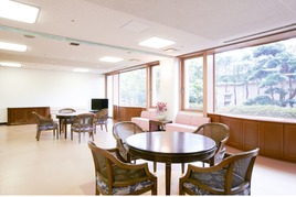 介護老人保健施設コスモス楽寿苑の写真3枚目:採光性にこだわった明るい施設です