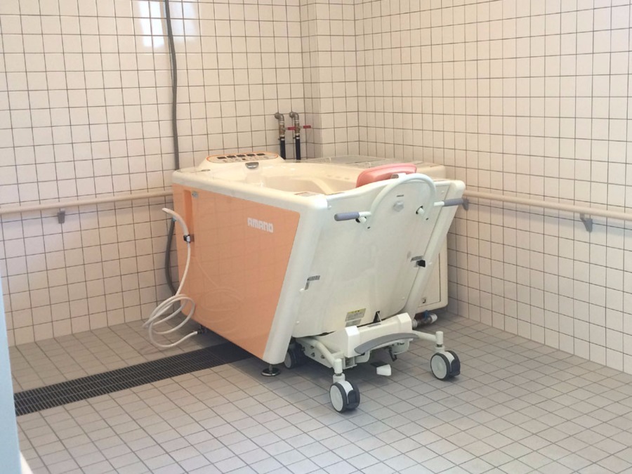 フォレスト小鹿商店街リハサロンもりのいえの写真4枚目：重度な方も対応可能な機械浴も設置しています。