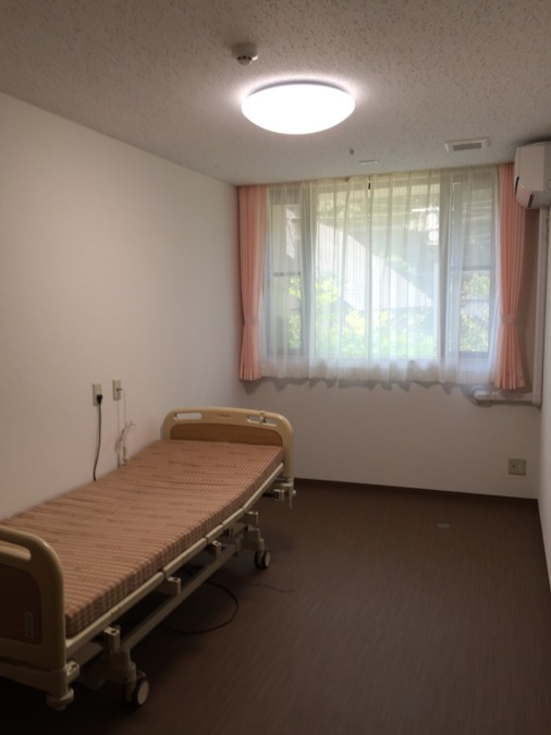 ナースケアパートナーズ湘南（看護師/准看護師の求人）の写真2枚目：施設にはケアマネ、介護士もいるので情報共有しやすいです。