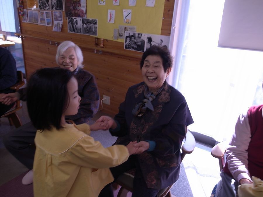 ネットワーク愛知デイサービス活き生き（介護職/ヘルパーの求人）の写真4枚目：近くの保育園や小学校との交流もしています。