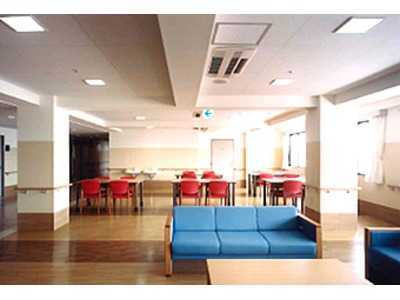 介護老人保健施設みどりの館(看護師/准看護師の求人)の写真2枚目:明るく広々とした施設です