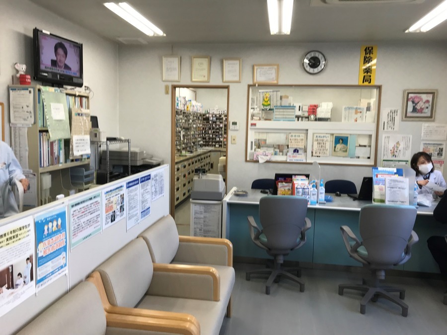 本郷調剤薬局の写真2枚目：服薬カウンターです。