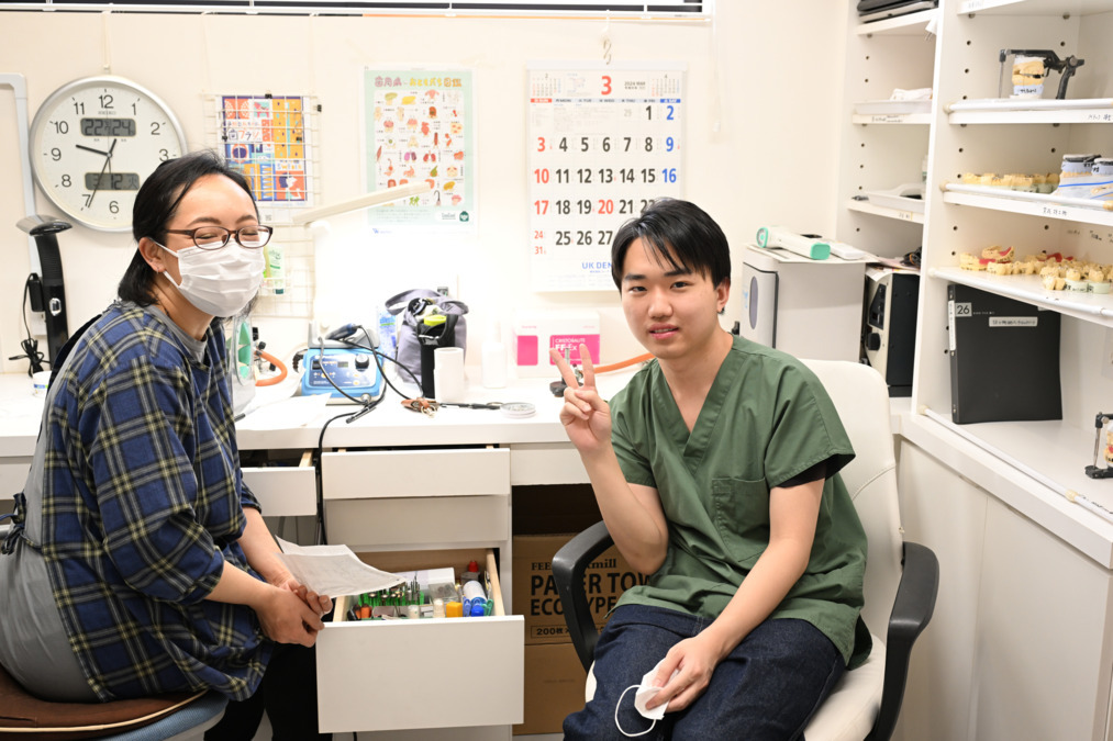 医療法人福﨑歯科（歯科衛生士の求人）の写真12枚目：歯科医師の卵研修中！