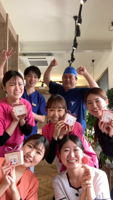医療法人グラン会　ルプレ歯科クリニック（歯科衛生士の求人）の写真8枚目：職種関係なくみんなで助け合って診療しています♪
