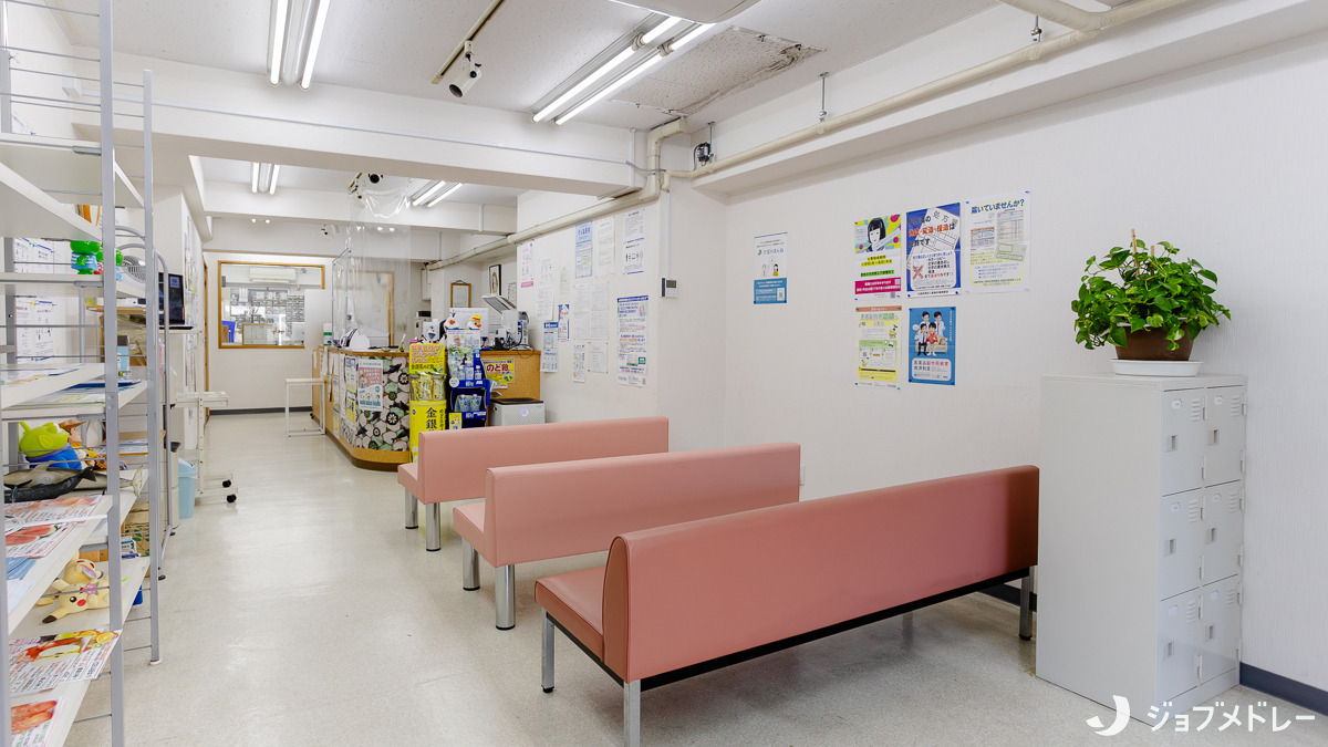 いるか薬局 本店(薬剤師の求人)の写真4枚目:明るく広々とした局内です