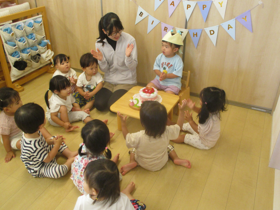 こととも保育園しかやま（保育士の求人）の写真4枚目：しかやま　お誕生日会