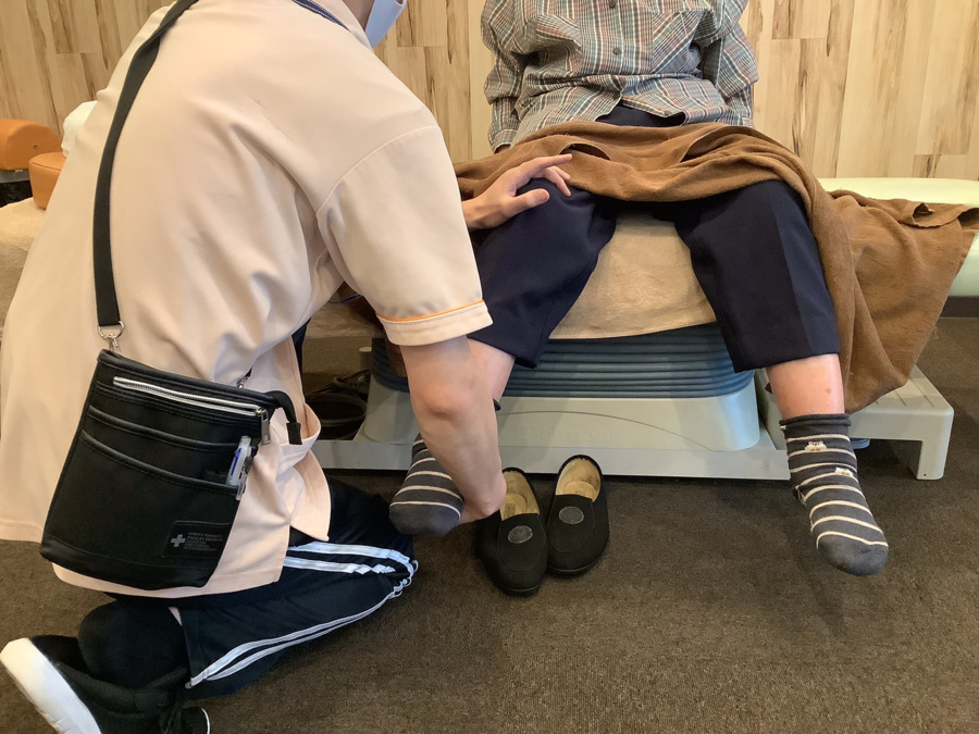 デイサービスセンターななら（介護職/ヘルパーの求人）の写真6枚目：鍼灸師によるボディメンテナンスも自慢です