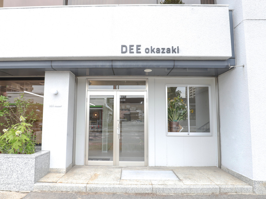 DEE okazakiの写真1枚目：