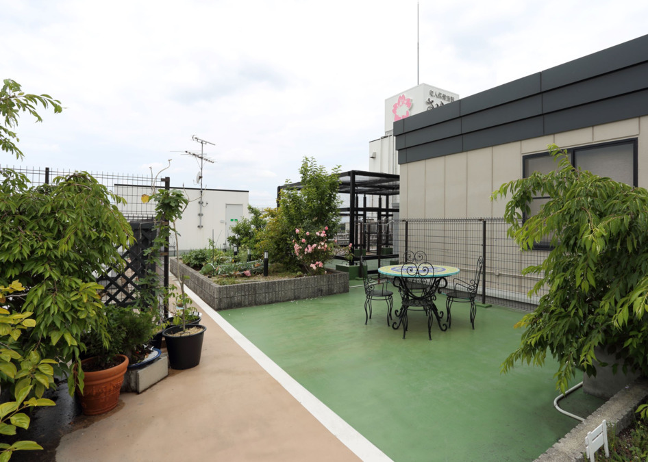 介護老人保健施設さくらの里(介護職/ヘルパーの求人)の写真9枚目:岡崎市,さくらの里®,屋上菜園写真,商標登録,看護介護求人