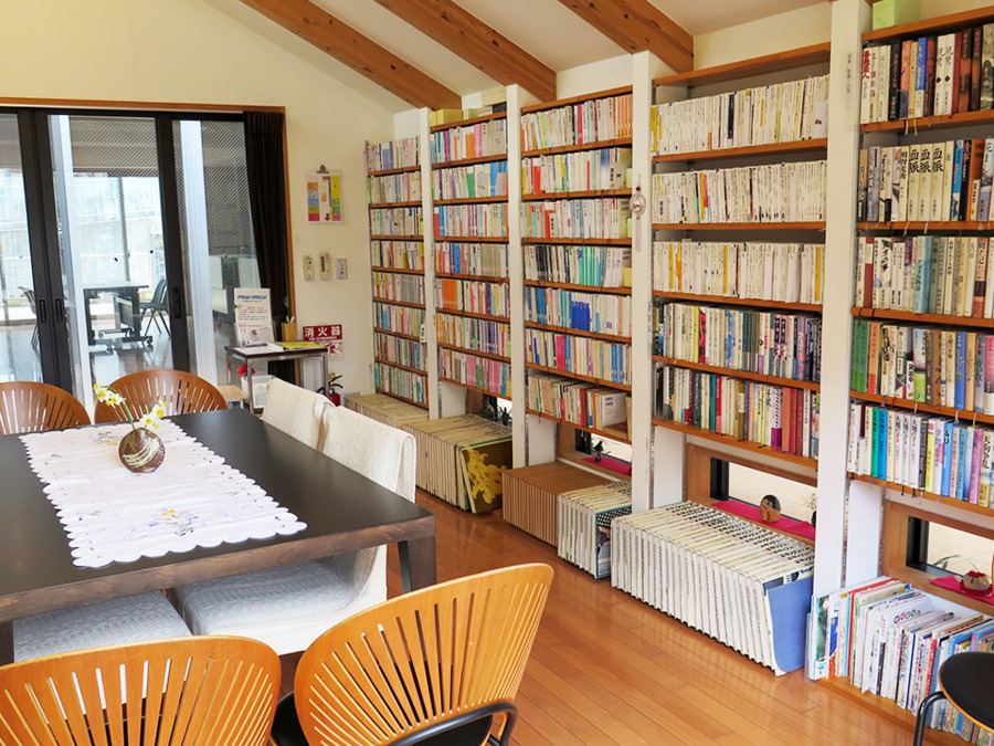 ゆいま～る伊川谷（介護事務の求人）の写真3枚目：「街の図書室」地域の方ならどなたでも