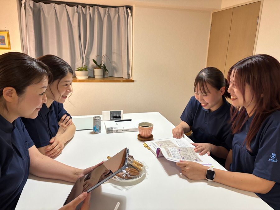 訪問看護ステーション　ラシク（看護師/准看護師の求人）の写真2枚目：事務所はフリードリンクで、穏やかな気分で働けます！