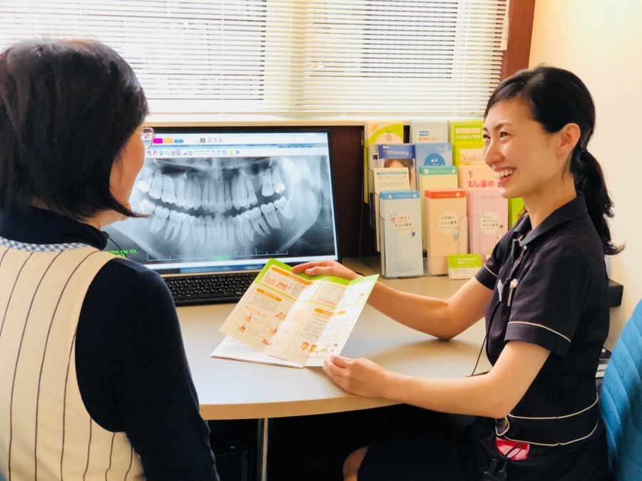 平和歯科クリニック(歯科助手の求人)の写真:患者さんとの架け橋的ポジションのアドバイザー職。歯科助手から担ってもらいます。