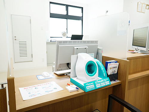 つる薬局　鶴見店（薬剤師の求人）の写真2枚目：つる薬局　鶴見店の内観