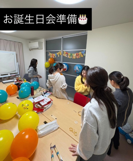 鴻池ファミリー歯科（歯科衛生士の求人）の写真6枚目：スタッフルームでお誕生日会。