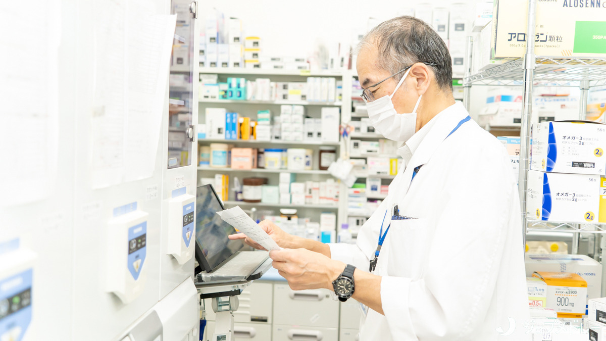 しなの調剤薬局（薬剤師の求人）の写真11枚目：調剤業務の様子です