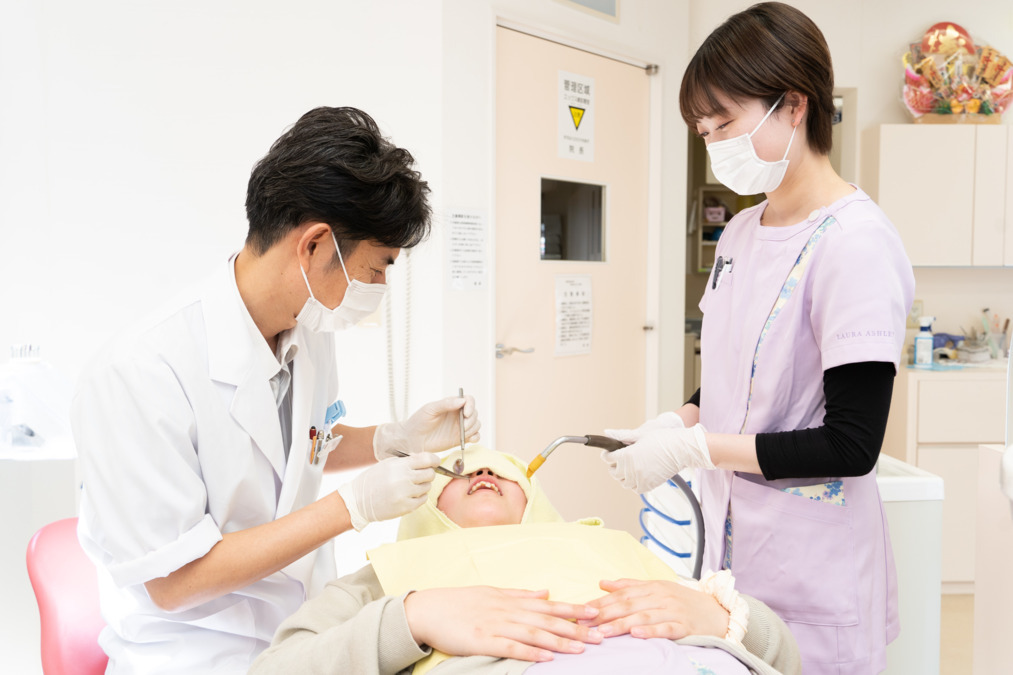 さつきヶ丘歯科（歯科医師の求人）の写真2枚目：診療スタイルです