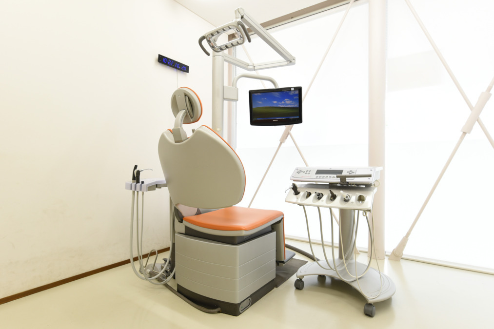 スマイルデンタルクリニック【本院】（歯科医師の求人）の写真6枚目：個室の治療専用診療室あり