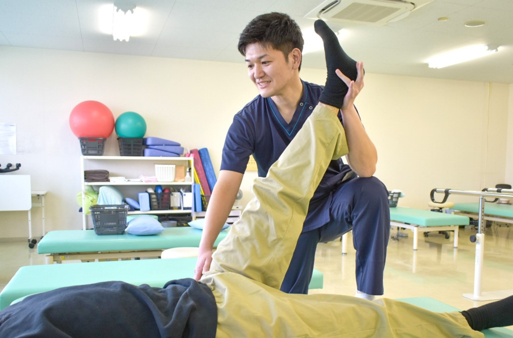 学校法人SBC東京医療大学附属 葛西整形外科内科（理学療法士の求人）の写真9枚目：ストレッチ
