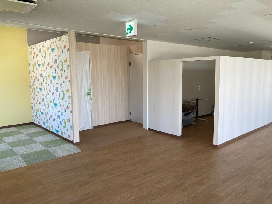 放課後等デイサービス フェニックスきっず（児童発達支援管理責任者の求人）の写真5枚目：事務室・静養室・面談室があります。もう少しで完成です。
