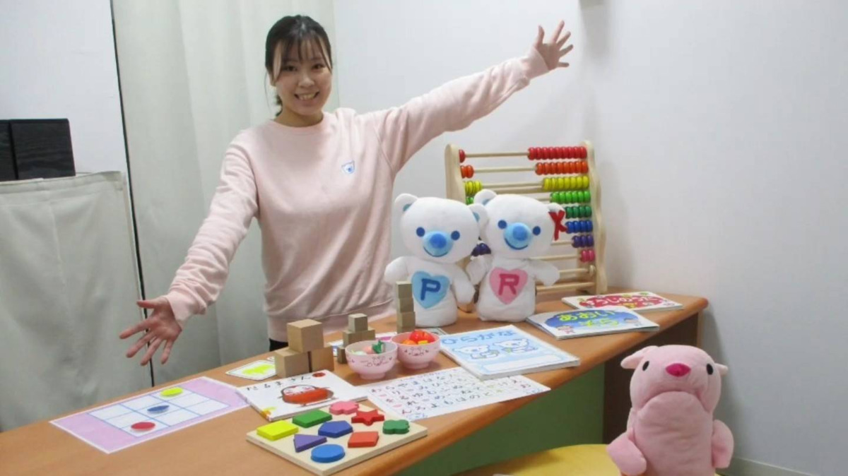 コペルプラス　大森教室の写真3枚目：たくさんの教材を使って、お子さんの興味を引き付けながら楽しいレッスンをします。